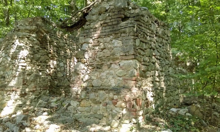 Ruinele Capelei Batthyany, Aleșd, Romania, Romania